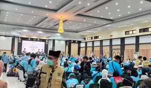 Jemaah Haji Kloter 35 Kabupaten Konawe Tiba di Asrama Haji Sudiang Makassar.