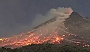 Gunung Merapi Muntahkan Awan Panas 2.000 Meter, Jalur Sungai Ini Masuk Zona Bahaya