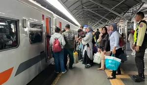 KAI Daop 8 Surabaya Angkut Nyaris 1 Juta Penumpang Selama Libur Sekolah 2026