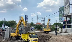 Pemkot Surabaya Lanjutkan Pelebaran Jalan Raya Menganti, Target Urai Kemacetan