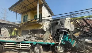 Truk Trailer Tabrak Kendaraan dan Rumah Warga di Gempol Pasuruan, 3 Orang Tewas