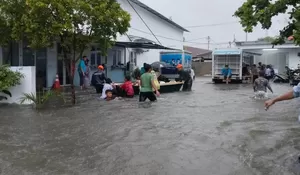 Banjir di Kota Padang Berangsur Surut, Warga Kembali ke Rumah