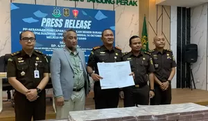 Kejari Tanjung Perak Setor Rp 4,9 Miliar Uang Rampasan Kasus Judol ke Kas Negara