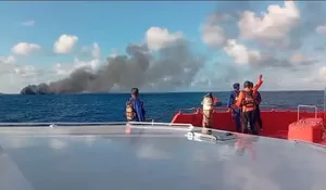 TNI AL Kerahkan 2 Kapal Evakuasi Korban Kebakaran KMP Putri Yasmin di Selat Lombok