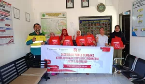 PT SCM dan Kontraktor Dukung Semarak HUT RI ke-81 dengan Berbagi di Wilayah Lingkar Tambang