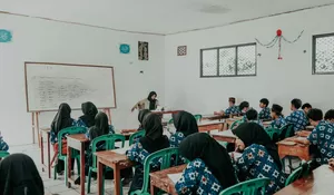 DPR Usul Reformasi Total Guru, Hapus PPPK hingga P3K Paruh Waktu dan Satukan Jadi PNS Nasional