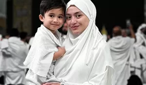 Nathalie Holscher Tunaikan Ibadah Umrah di Bulan Ramadhan, Ajak Adzam Adriansyah Sutisna Jumpa Kabah
