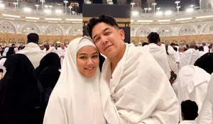 Yura Yunita Umroh Bareng Suami di Ramadhan 2026, Syari dalam Balutan Hijab