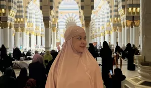 Tenang dan Kalem! Momen Umroh Rebecca Klopper di Bulan Ramadhan 1447 Hijriah