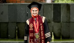 Momen Zee Zee Shahab Wisuda S3, Resmi Menyandang Gelar Doktor di Bidang Seni: Ini Bukanlah Akhir...