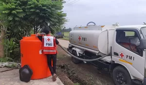 45 KK Terdampak Banjir Sungai Dinoyo, PMI Jember dan BPBD Suplai Air Bersih serta Lakukan Normalisasi Sumur
