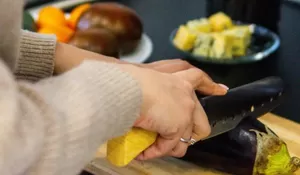 Batal atau Tidak? Mengupas Hukum Mencicipi Makanan Saat Berpuasa Untuk Para Bunda