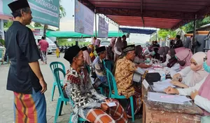 Gandeng Berbagai Lembaga, Masjid di Jombang ini Rutin Gelar Ngaji Kesehatan dengan Pemeriksaan dan Pengobatan Gratis 