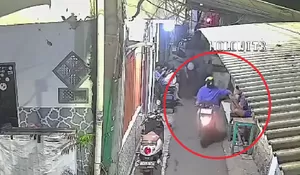 Bocah Jadi Korban Jambret di Slipi Saat Main HP di Pinggir Jalan, Aksi Pelaku Terekam Kamera