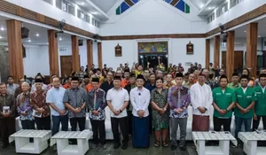 Gus Miftah Bagikan 200 Buku di Gereja Sleman saat Ngabuburit Lintas Agama, Serukan Merawat Kebhinekaan Indonesia