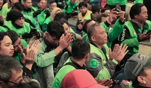 Salurkan Bantuan Jaminan Sosial ke Ojol dan Berikan Insentif Guru Ngaji, Gus Fawait Tegaskan Keberpihakan ke Rakyat Kecil