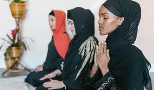 Ide Tema Acara Halal Bihalal Bersama Rekan Kerja, Bawa Suasana Lebaran 1447 Hijriah di Kantor