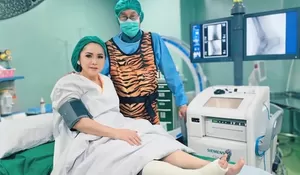 Vina Panduwinata Bagikan Potretnya Saat Kakinya Digips, Begini Penyebab dan Kronologinya