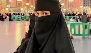‎Curi Perhatian! Vanesha Prescilla Tampil Pakai Cadar di Mekkah dan Madinah, Warganet: Soo Pretty
