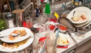 Tumpukan Cucian Piring Berlemak Setelah Open House Lebaran Terlihat 'Horor'? Tenang, Ikuti Trik Cerdas Ini, Dijamin Cling dalam Sekejap