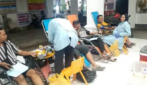 Tradisi Donor Darah Usai Tarawih di Tanggul Kulon Jember Kembali Digelar, Puluhan Kantong Darah Terkumpul untuk Bantu Pasien Rumah Sakit