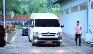 Pangkas Anggaran dan BBM, Bupati Jember Gus Fawait Pimpin Rombongan OPD Pakai Minibus ke PT Nankai Indonesia