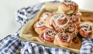Tak Perlu Beli di Cafe, Ini Resep Cinnamon Roll Lembut Ala Chef Devina Hermawan