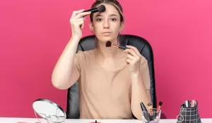 7 Make Up Ini Jadi Pilihan Saat Ingin Tampil Minimalis di Acara Halal Bihalal, Lengkap dengan Cara Pemakaiannya yang Tepat