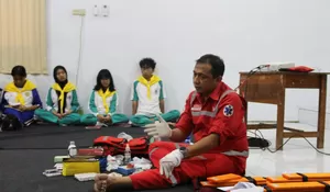 Tingkatkan Kompetensi Relawan, FORPIS Distrik 6 Jember Gelar Latihan Gabungan PMR Wira Se-Kabupaten