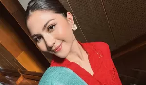 Gaya Glossy Jessica Mila di Hari Paskah 2026, Mantap Kenakan Kebaya Mencolok