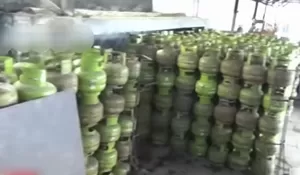 Buntut Kelangkaan Elpiji, Bupati Lumajang dan Pertamina Patra Niaga Tutup Paksa Pangkalan LPG 'Nakal' di Candipuro