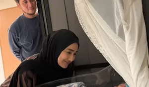Pertemuan Bahagia Teuku Firmansyah dan Cindy Fatika Sari dengan Sang Cucu Pertama!
