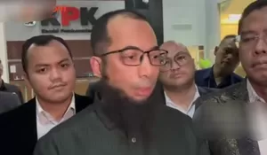 Bawa 5 Pengacara , Khalid Basalamah Serahkan Rp8,4 Miliar ke KPK Terkait Kasus Kuota Haji, Akui Tak Tahu Asal Usul Uang