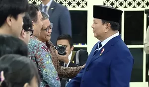 Hadir di Istana Negara, Rocky Gerung Tertawa Lepas saat Disinggung 'Disiden' oleh Presiden Prabowo, Apa Maksudnya?
