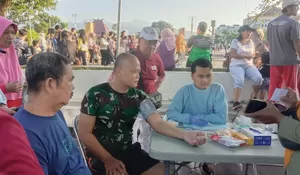 May Day 2026 di Jember Diwarnai Aksi Kemanusiaan, Buruh Ikut Donor Darah di Tengah Jalan Sehat