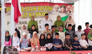 Hadiri Rutinan Ahad Kliwon, Eks Bupati Jombang Mundjidah Wahab Ajak Muslimat NU Rajin Sedekah Jariyah
