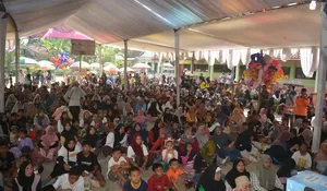 Rayakan Kelulusan, MA Nurul Jadid Bandung Jombang Laksanakan Jalan Sehat Bersama Warga