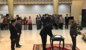 Lantik 3 Jajaran Direksi Baru BUMD PDP Kahyangan, Bupati Jember Gus Fawait Minta Fokus Pengembangan dan Turunkan Angka Kemiskinan