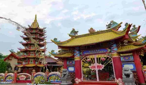 Ada Mushola, Gereja, dan Pura dalam Satu Kompleks Vihara Terbesar ke-2 di Pulau Jawa, 11 Wisata Kabupaten Pamekasan 2026 ini Wajib Dikunjungi