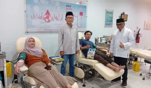 PMI Jember Bagikan Beras untuk Pendonor Darah di Hari Raya Idul Adha, Warga Rela Datang Pagi Demi Antre