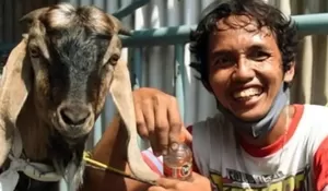 Kisah Inspiratif Pemulung Disabilitas dari Bekasi: Kumpulkan Uang dari Jual Kardus Bekas hingga Jadi Marbot Masjid untuk Bisa Beli Kambing Qurban