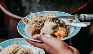 6 Makanan Khas Kota Surabaya yang Wajib Dicoba, Ada Rujak Cingur hingga Lontong Balap yang Jadi Resmi Jadi Warisan Budaya 