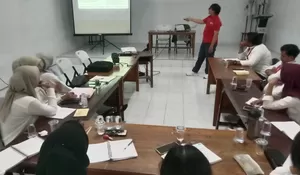 PMI Jember Gembleng Relawan Muda, KSR PMI STIA Pembangunan Perkuat Kapasitas Anggota Baru Lewat Diklat Kepalangmerahan