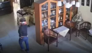 Terekam CCTV! Rumah Mantan Wali Kota Surabaya Dibobol Maling, Gerak-Gerik Pelaku Acak-Acak Lemari dan Curi Bolpoin Jadi Sorotan, Begini Kronologinya