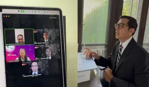 Menginspirasi! Adrian Maulana Jalani Pra-sidang Thesis untuk Kejar Gelar Magister di Usia Hampir Kepala Lima