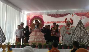 Nuansa Tradisional, Pelepasan Murid TK di Jombang Gelar Fashion Show