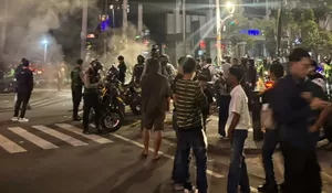 4 Fakta Demonstrasi Kenaikan Pertamax di Cikini Jakpus, Massa Bakar Ban hingga Alasan Polisi Membubarkan Aksi