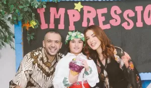 Sempat Berseteru saat Perceraian, Tasya Farasya Kompak Hadiri Kelulusan Putrinya Bersama Ahmad Assegaf