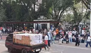 Viral di X, Pengakuan Ibu-ibu Peserta Demo Dukung MBG di Monas, Dapat Wajan Gratis hingga Uang Rp100 Ribu 
