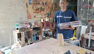 Didukung KUR BRI, Kepala Sekolah di Jombang Ini Sukses Kembangkan Usaha Kerajinan Tangan Berbahan Limbah Kayu